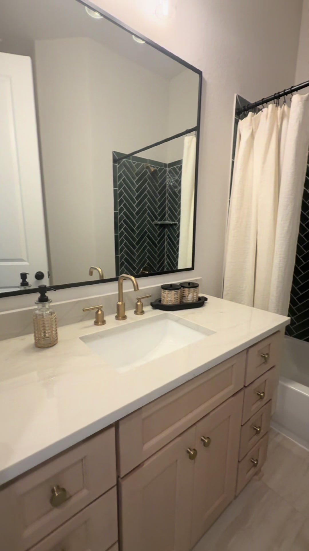 @Liz Guzman | HTX Real estate