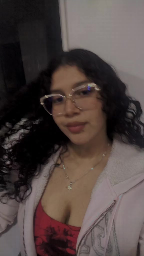 @Mónica🖤.
