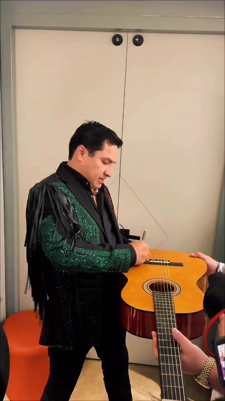 @JULION ALVAREZ FANS 🇲🇽