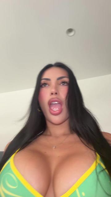 @leslyreynas