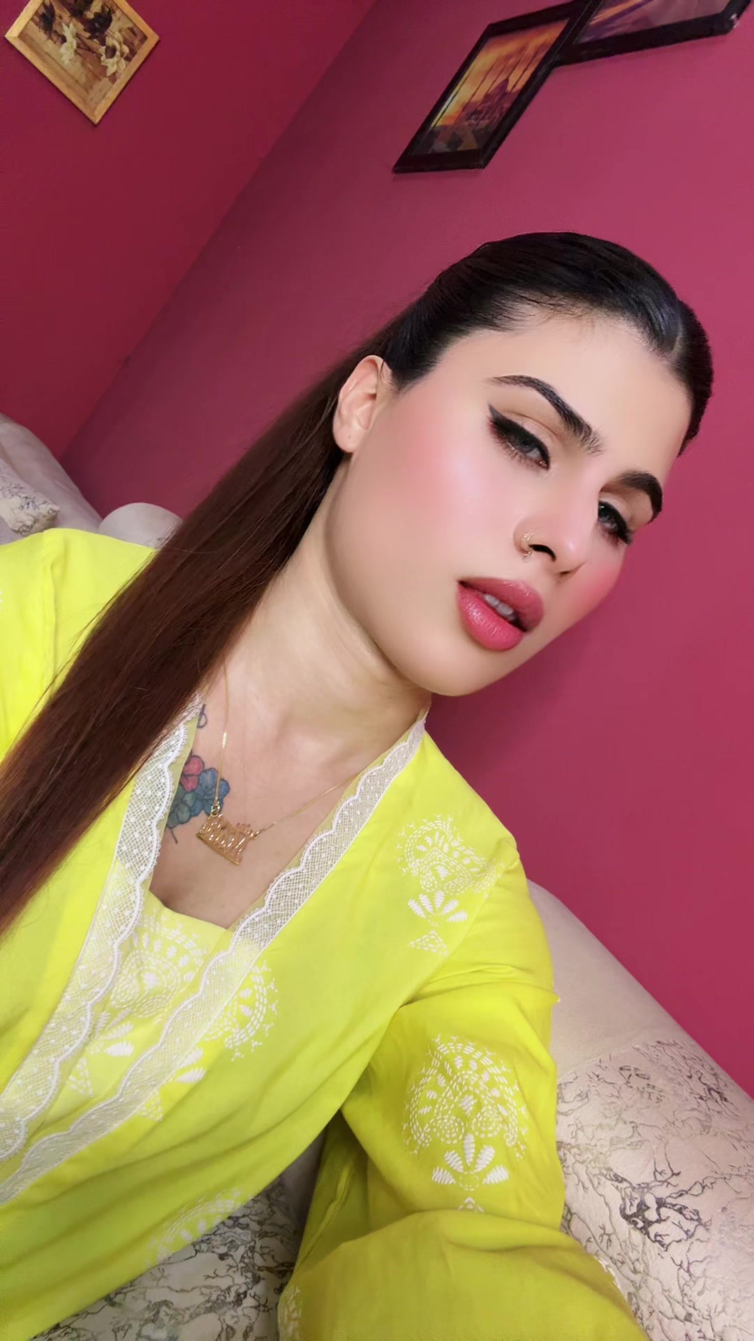 @MAHI 👑