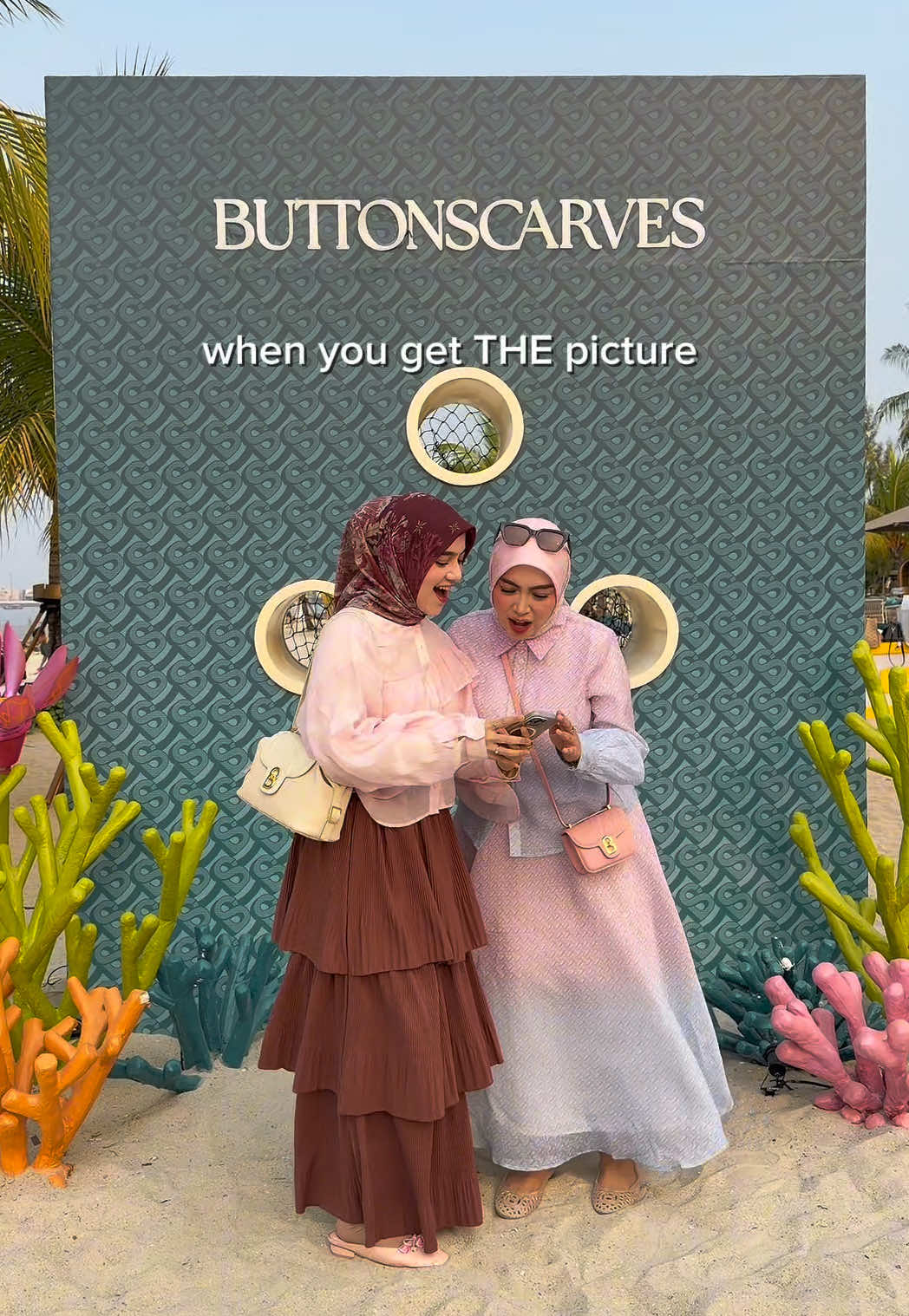 @Buttonscarves