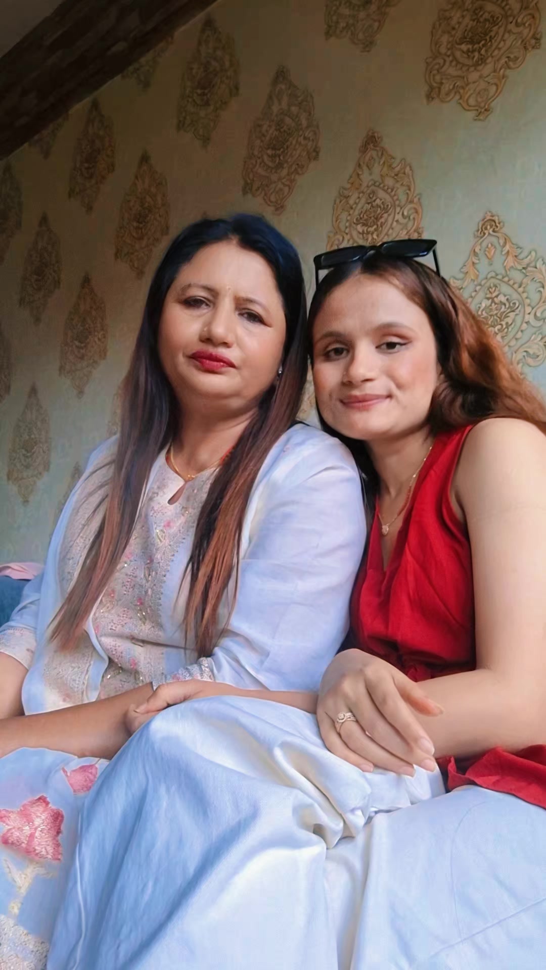@sunitakarki🤴👰❣️❣️🌬️