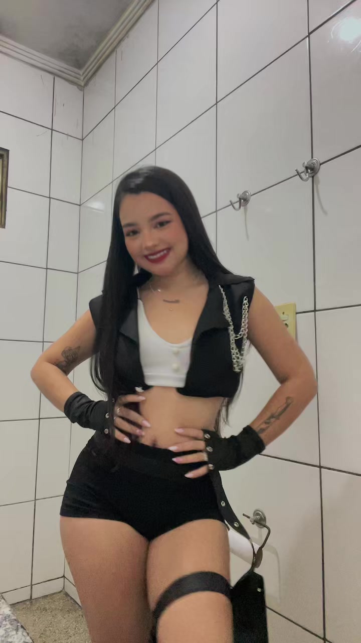 @laryssa com y