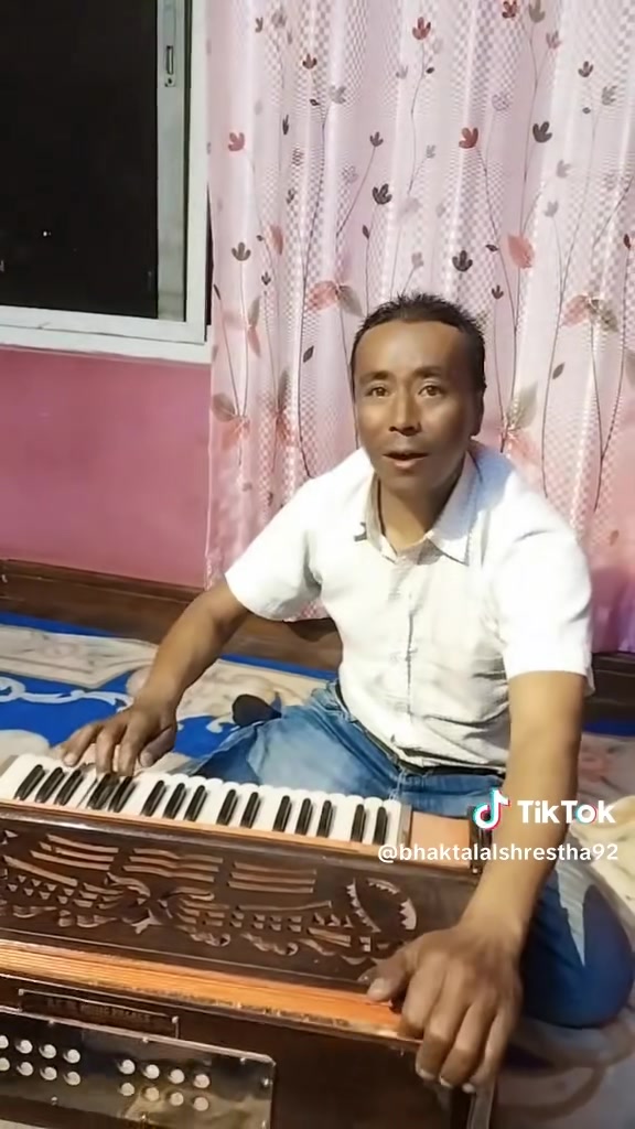 @भक्तलाल श्रेष्ठ
