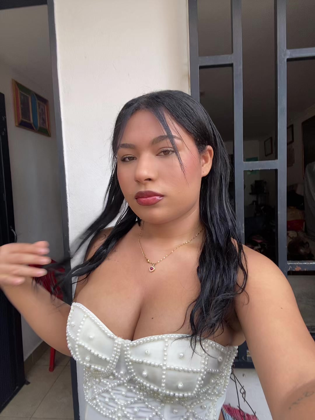 @Loraine