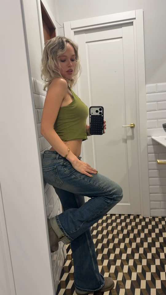 @KARINA