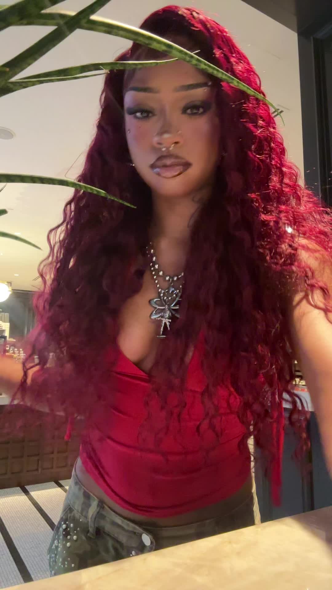 @himynamesunsirae