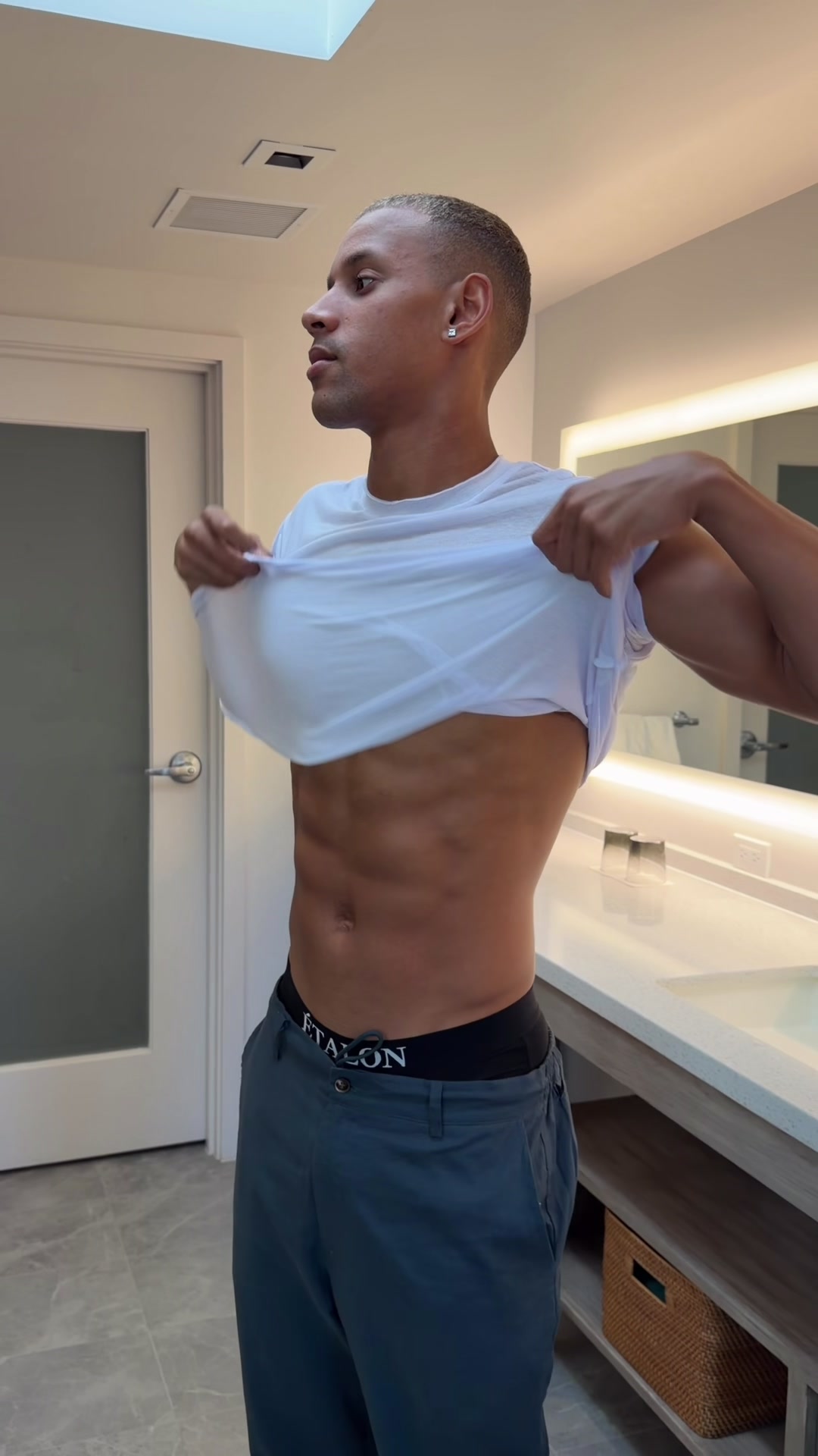 @&Eacute;talon by Steve Canar