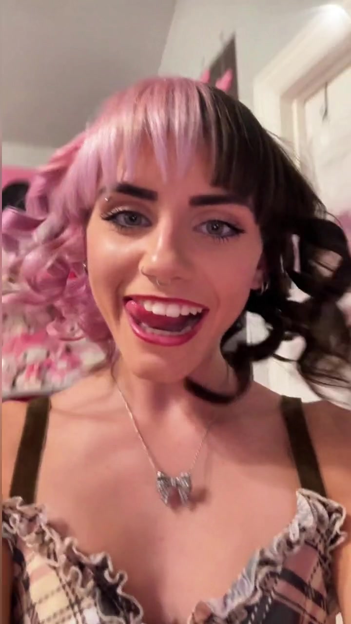 @Ella
