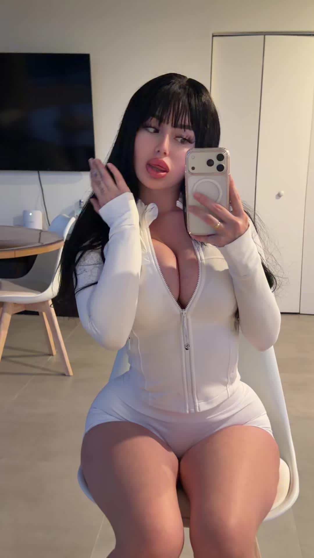 @Luna