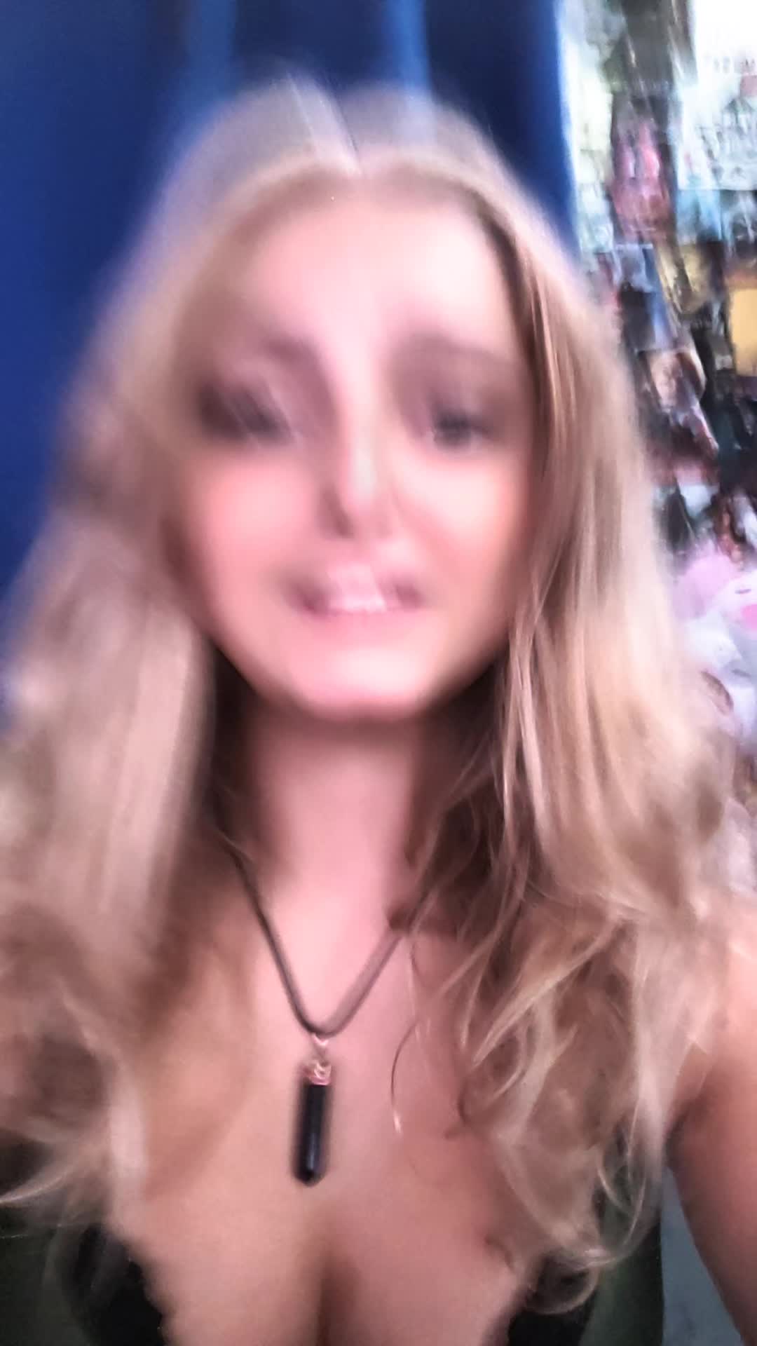 @Megan😻🖤