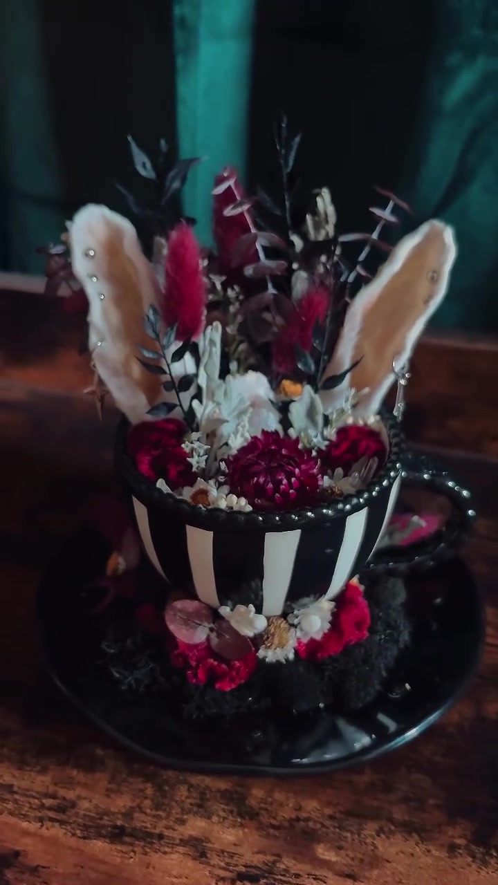 @deadhilloddities