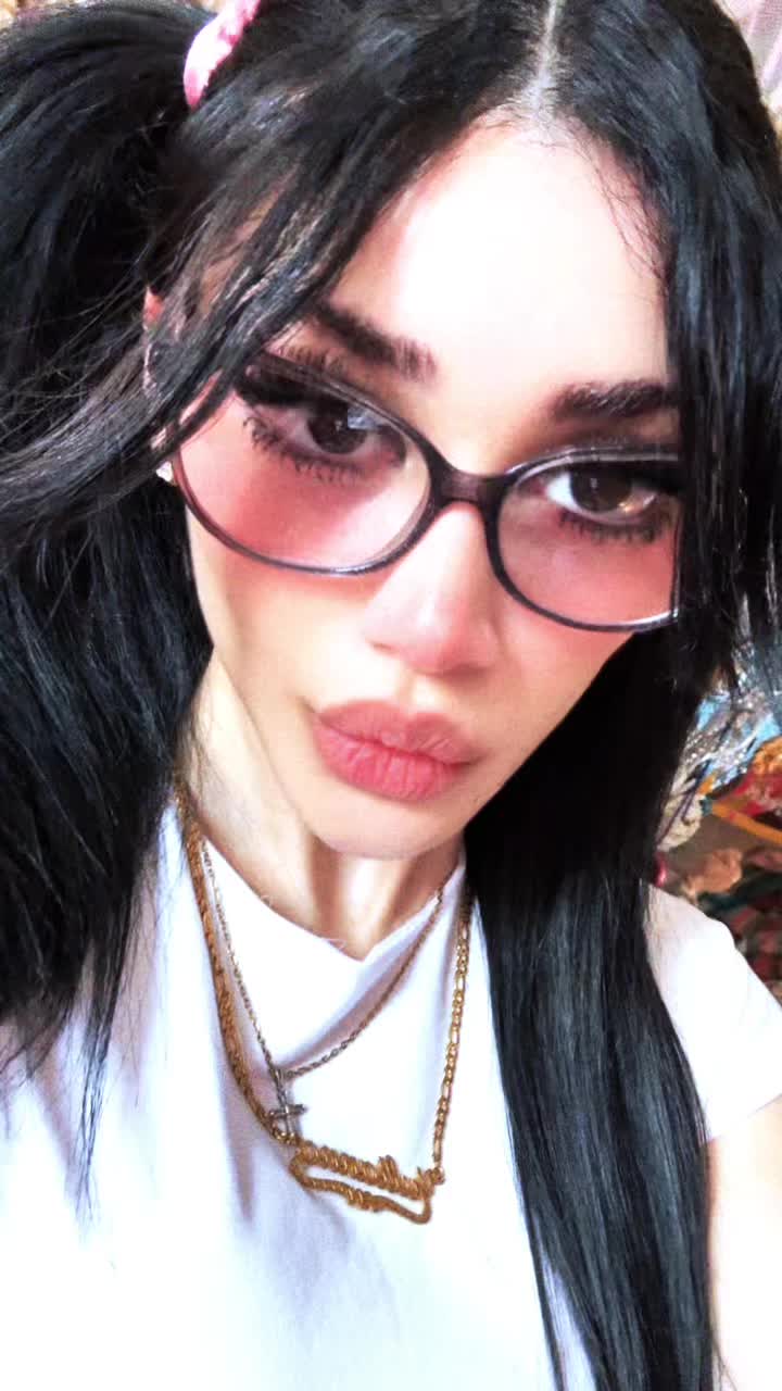 @Bombshell.com🐬🦋🎨💘💎