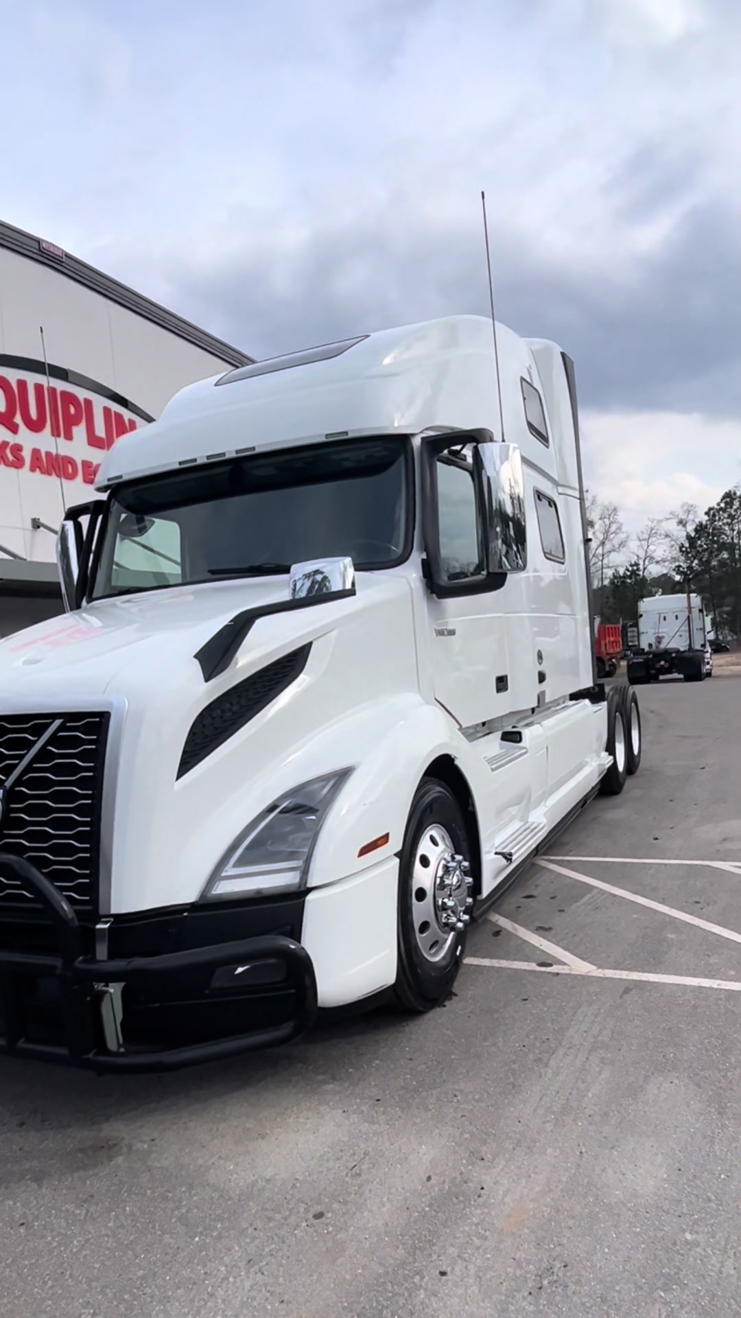 @EquiplincTrucks