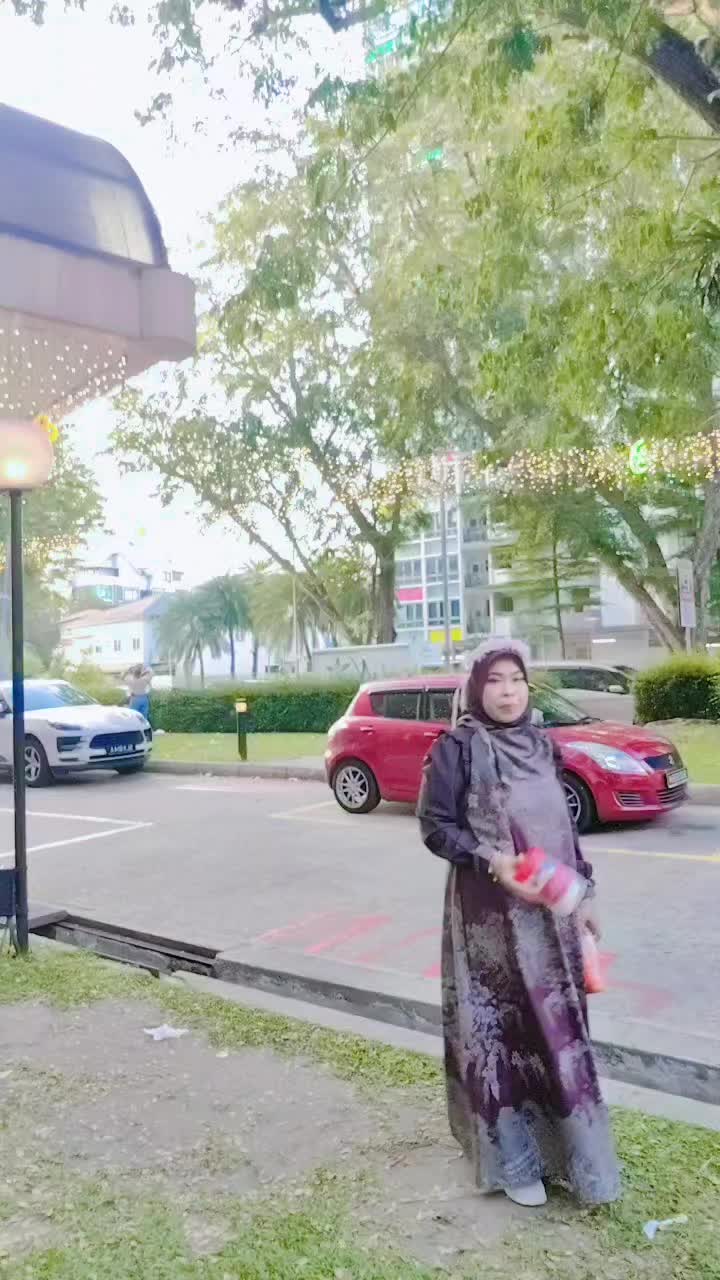 @Nia_Varrel
