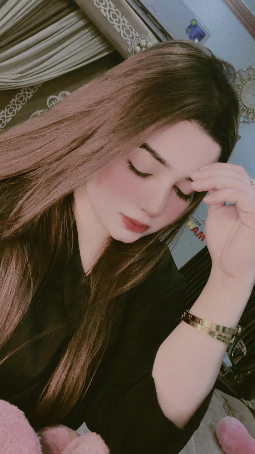 @Lovely Khan 🥀