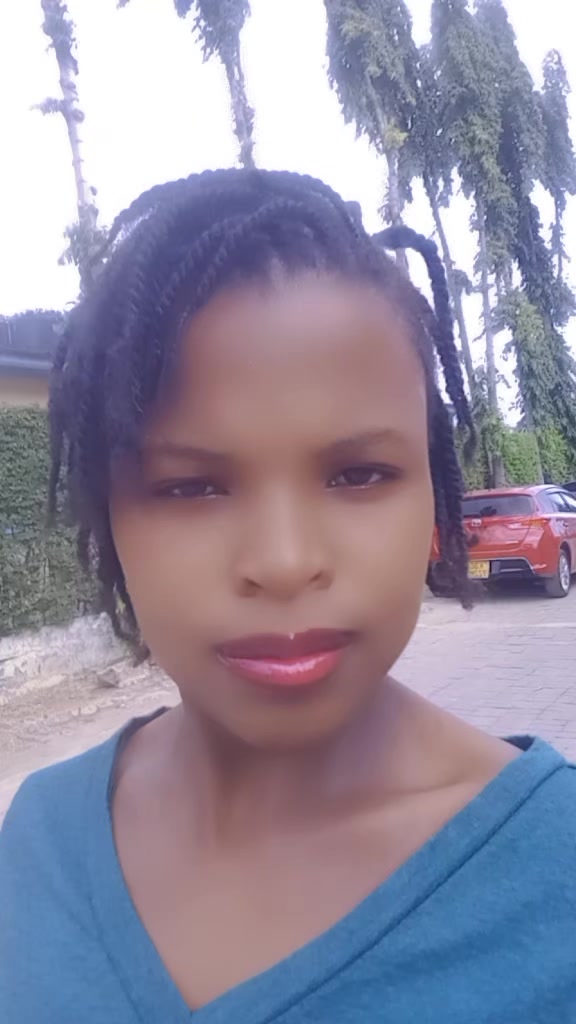 @Lizzy k 🇰🇪