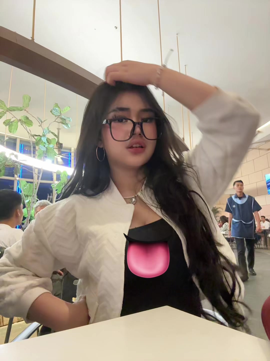 @salila gomez
