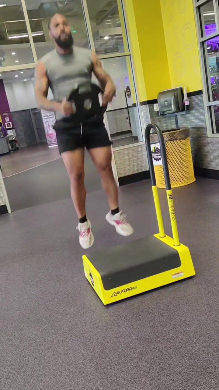 @DeeFitness 😤💪🏾💪🏾