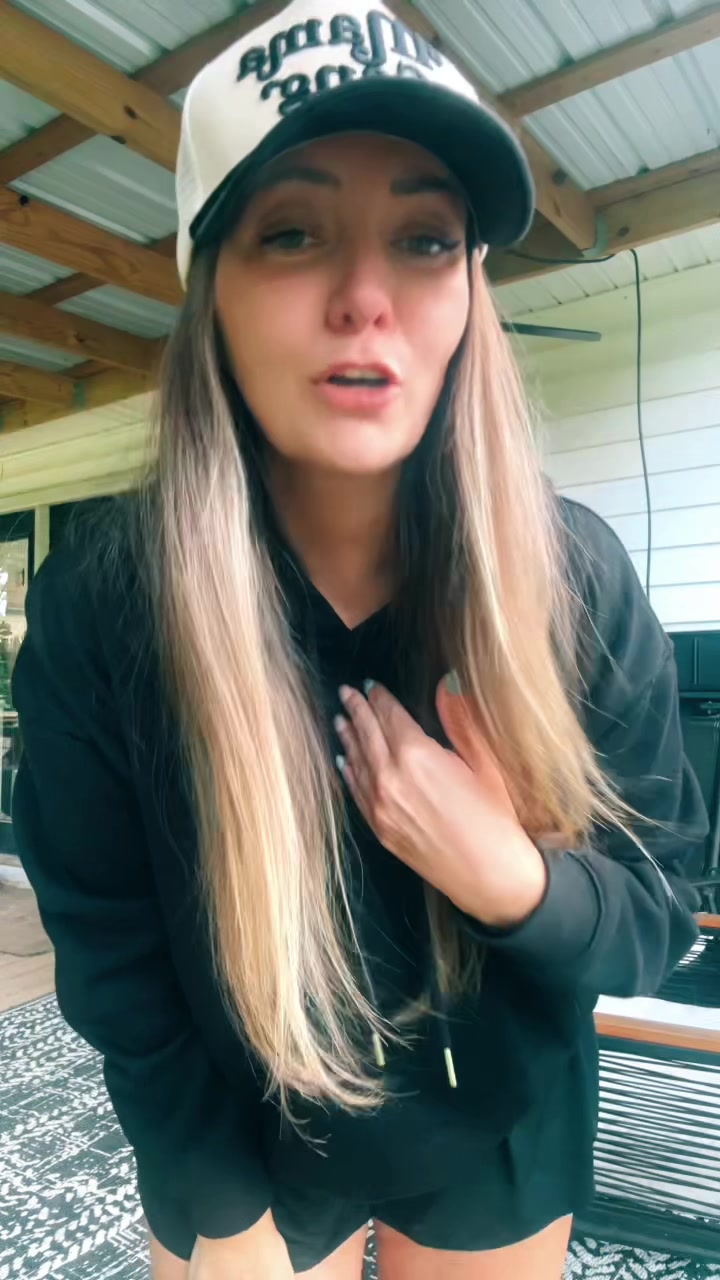 @DeeHive🖤| 40+ ERA