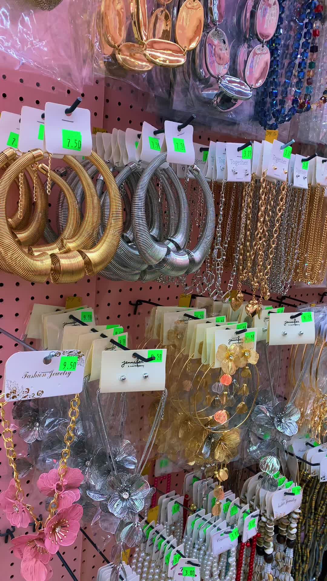 @Earrings Plaza