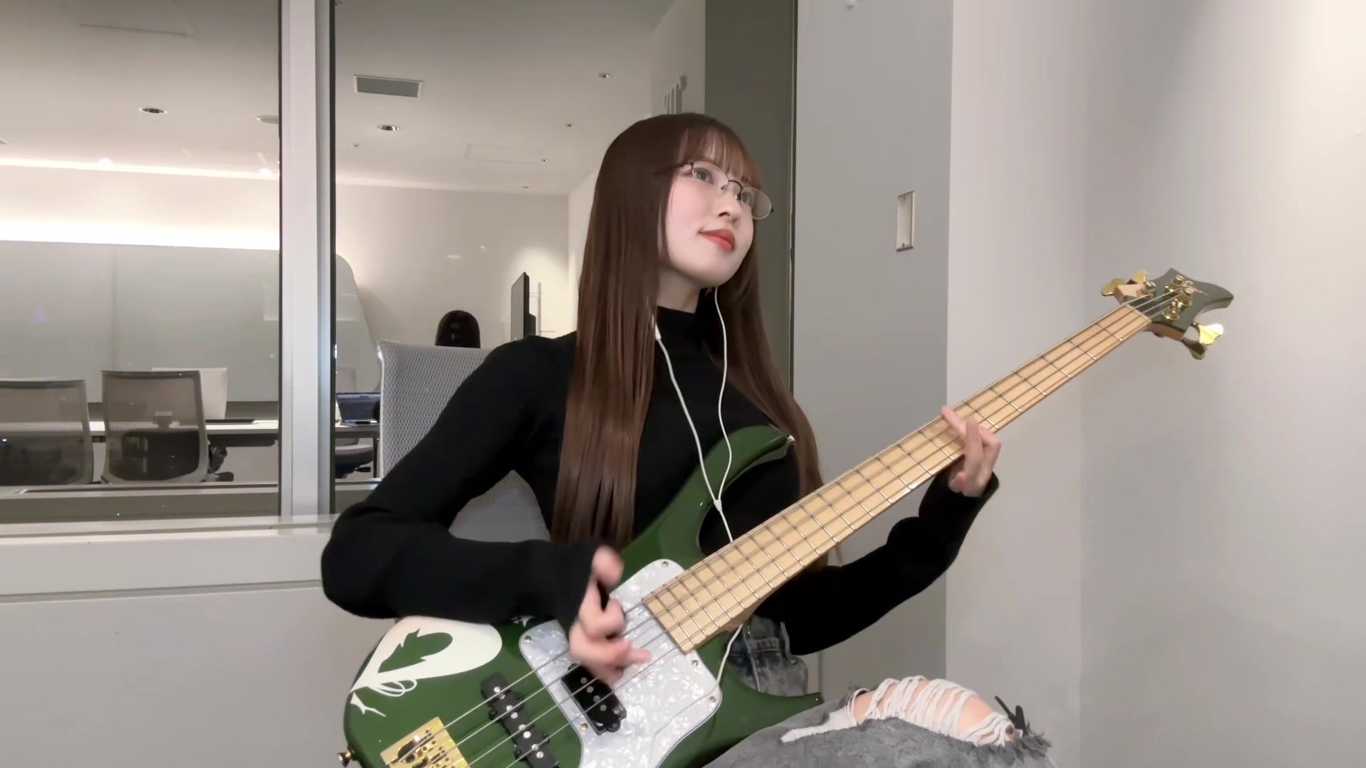 @mina_bass3737