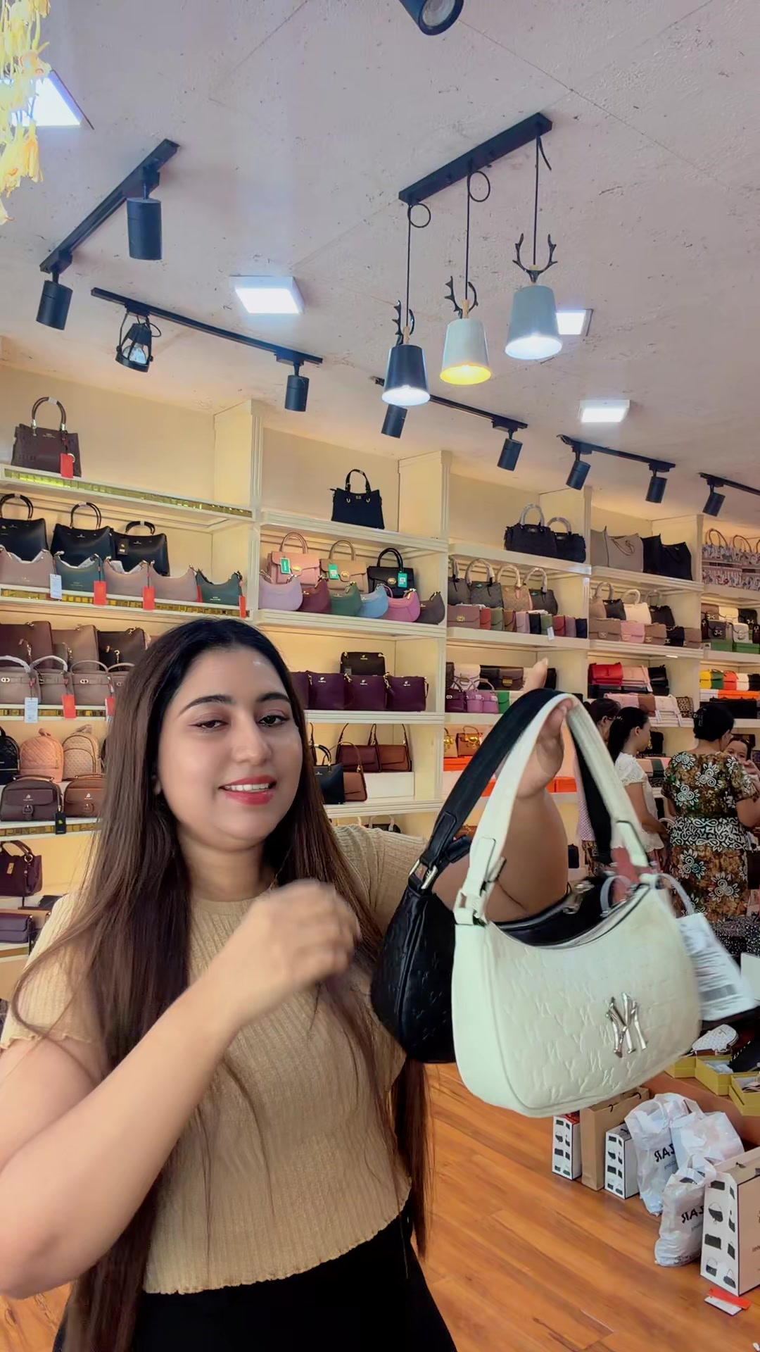 @Hnin Bags Wholesale & Retail