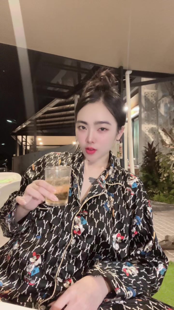 @Praewwee