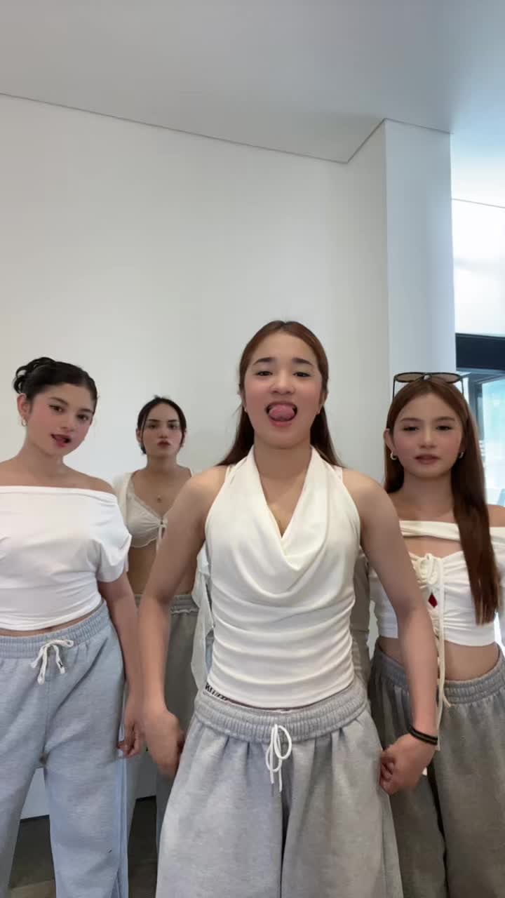 @Bella C