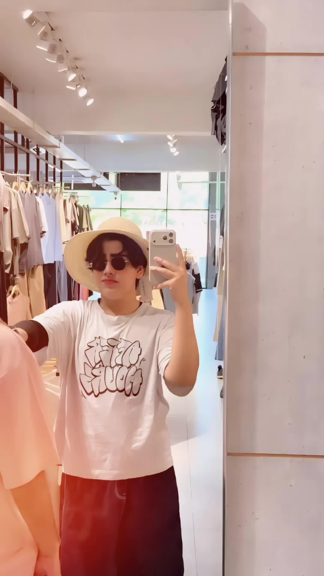 @𝙃𝙚: 𝘼 𝙒𝙊𝙇𝙁 🐺🥵