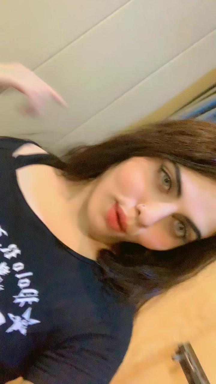@Only🥵Madihaa