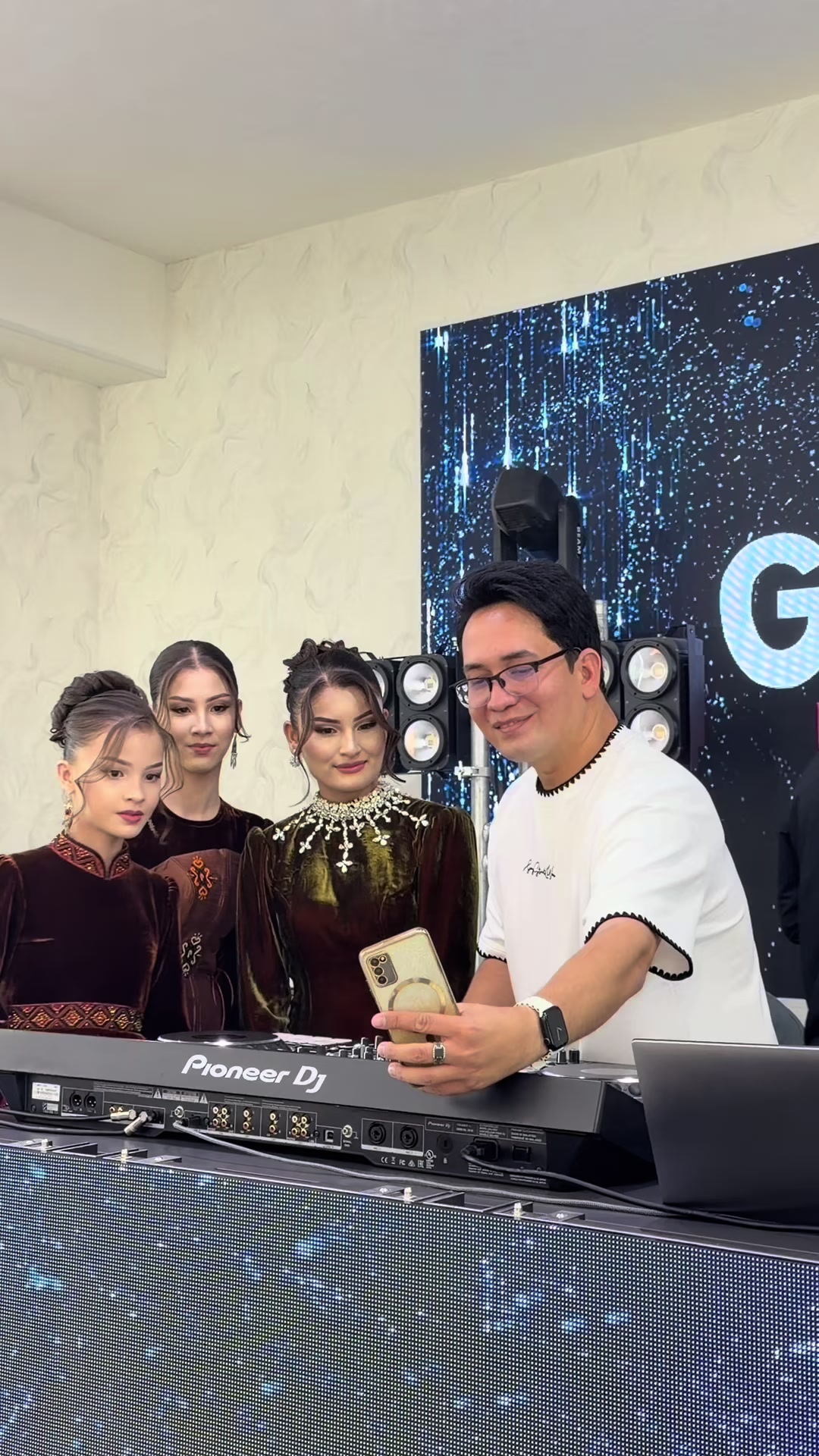 @DJ Gowshut