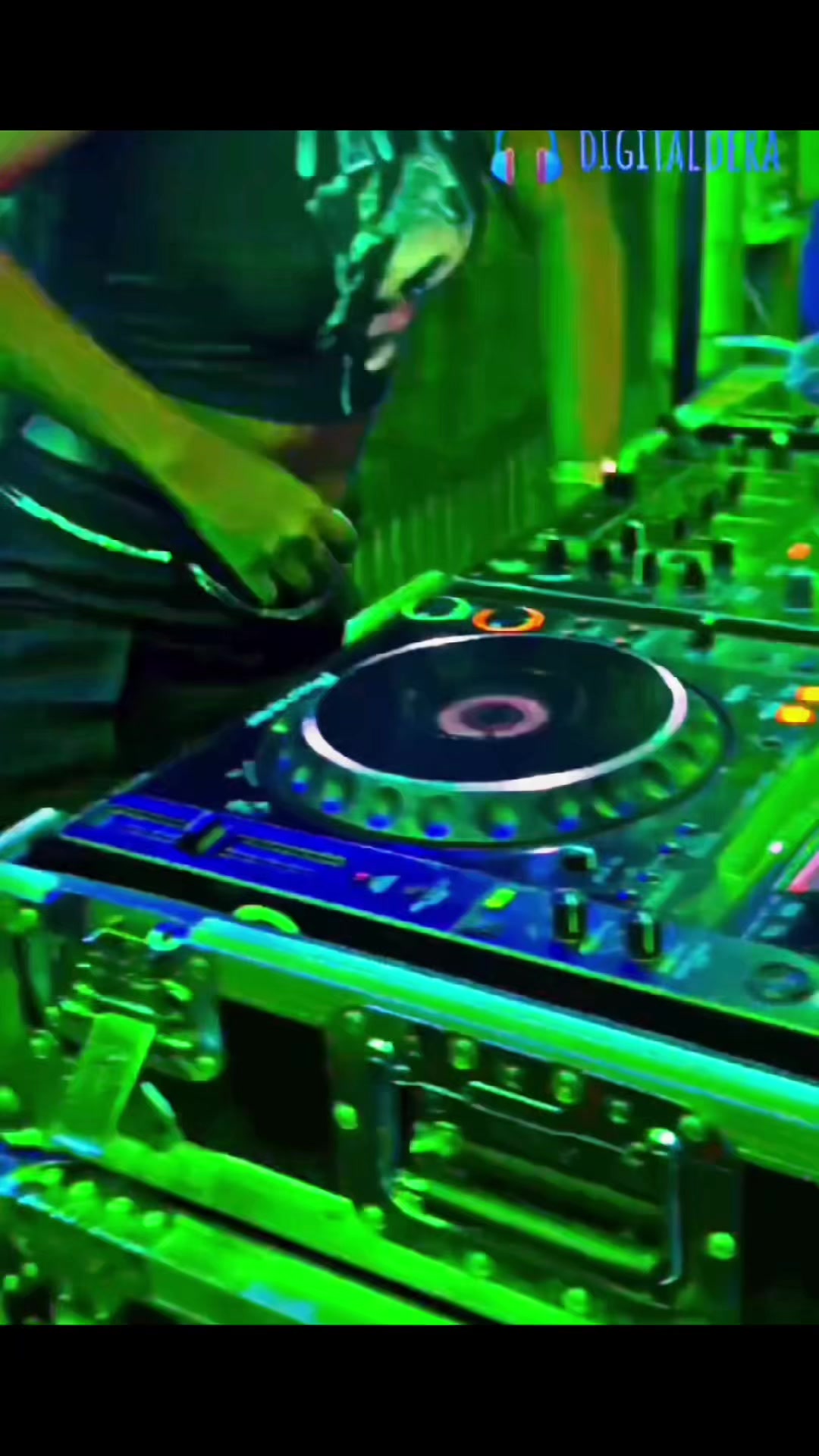 @Ṣ  &Auml; M  &Iuml;  Z   ✍️🕺
