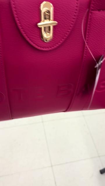 @theshoppingfren🛒🛍️👠👛👗