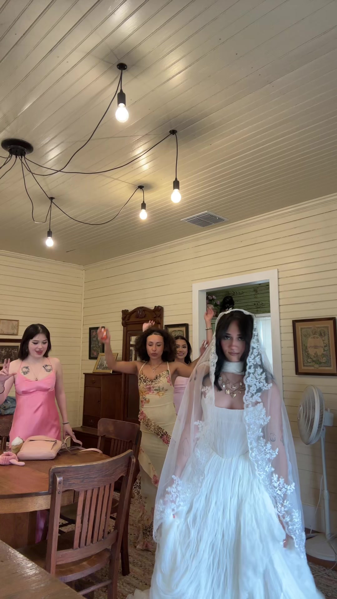 @Vanellapea