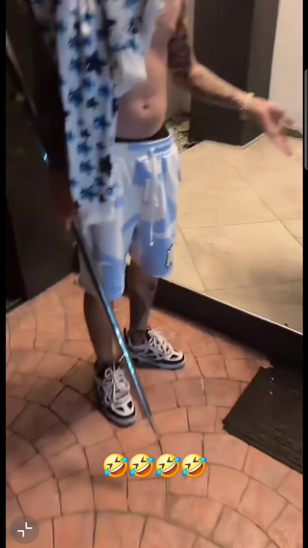 @️