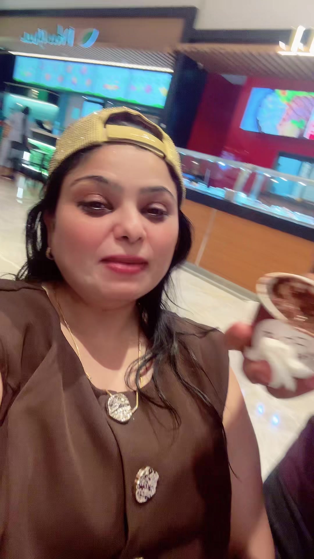 @queen of happiness