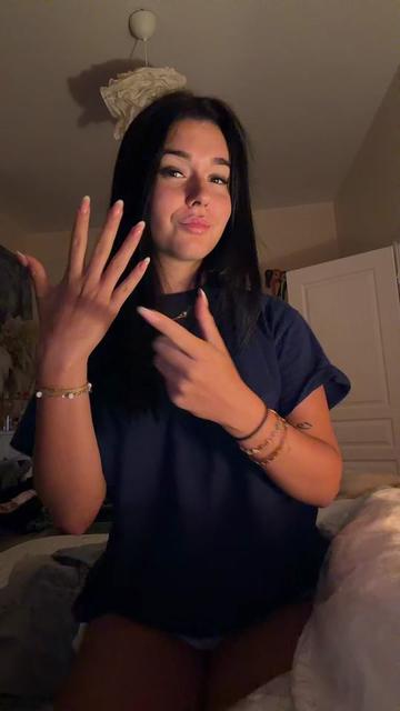 @Lenaax 🍒