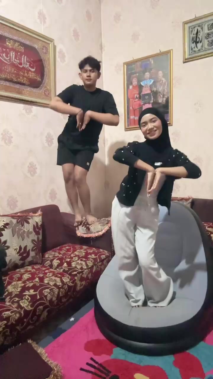 @𝐚𝐧𝐢𝐬