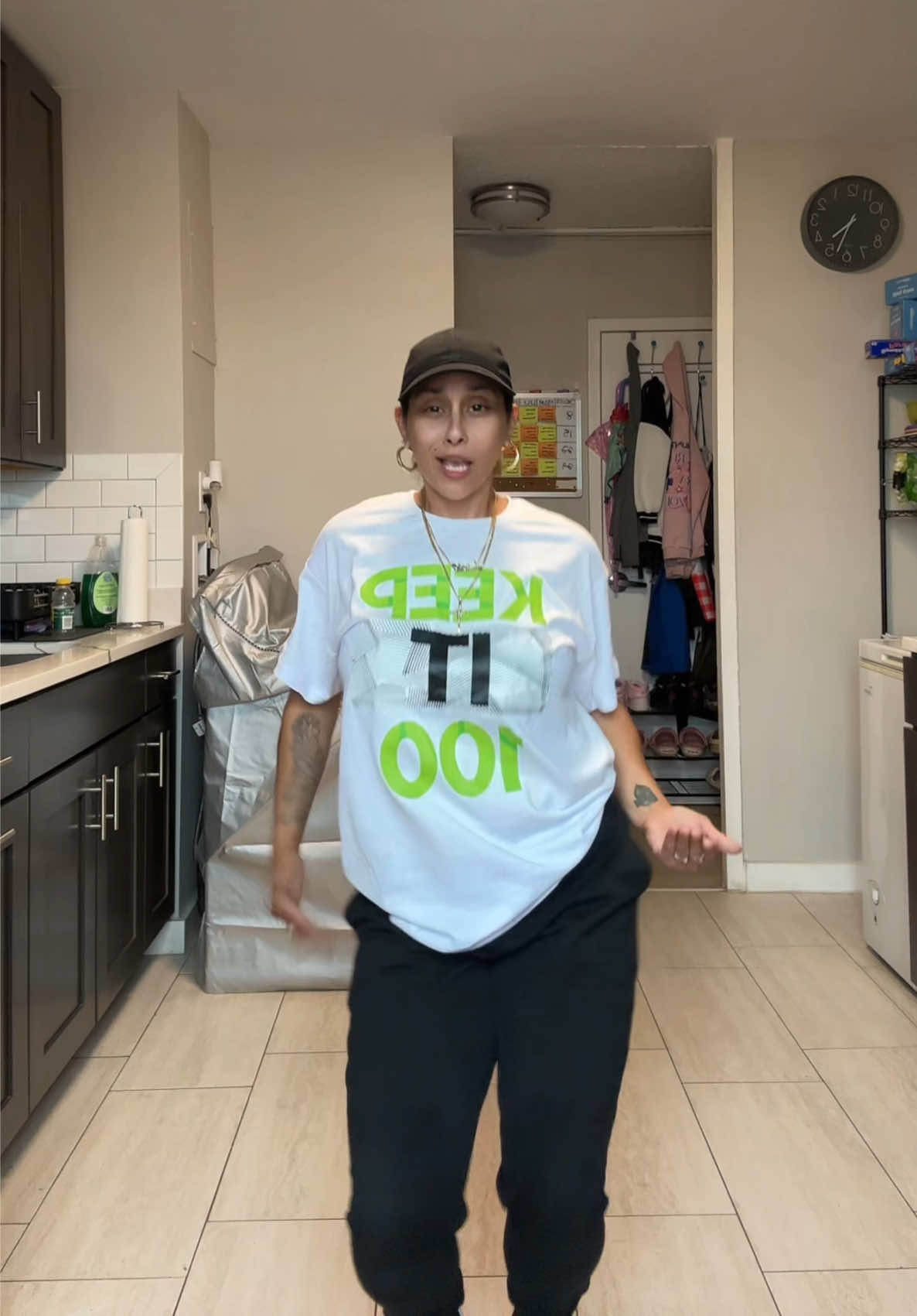 @momof4