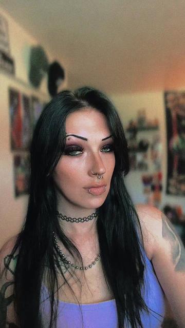 @𝕶𝖆𝖗𝖑𝖞🥀✨🖤