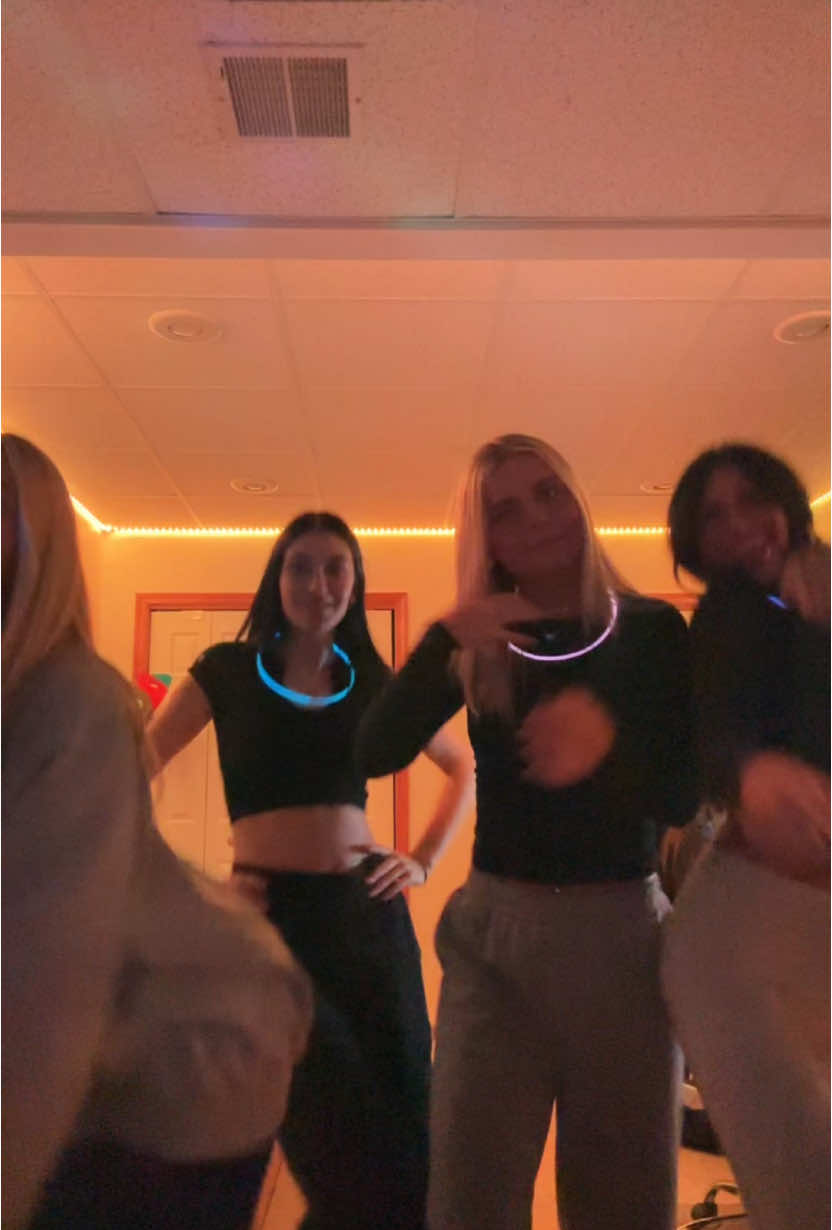 @bellaazelenskii