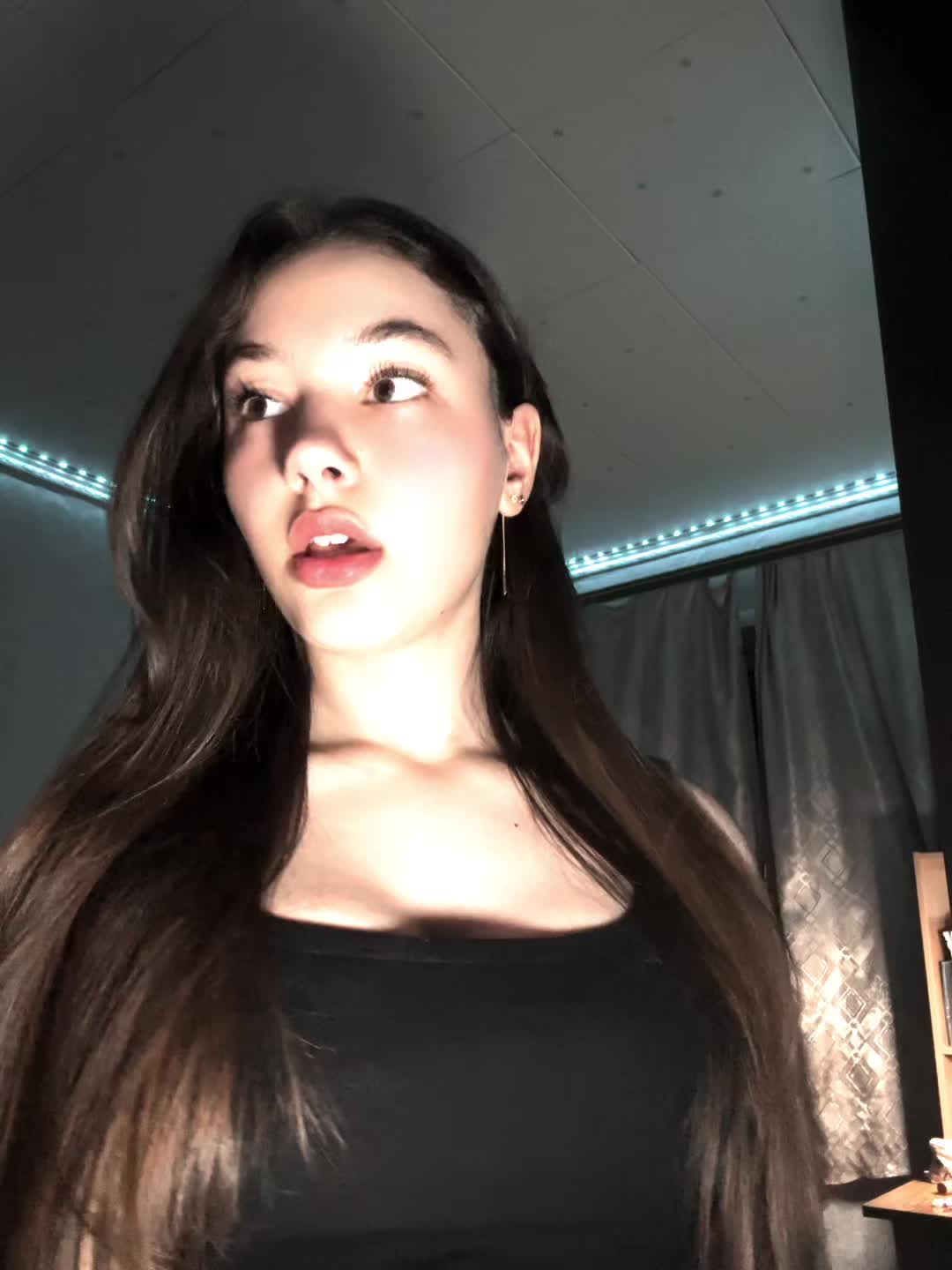 @🫦