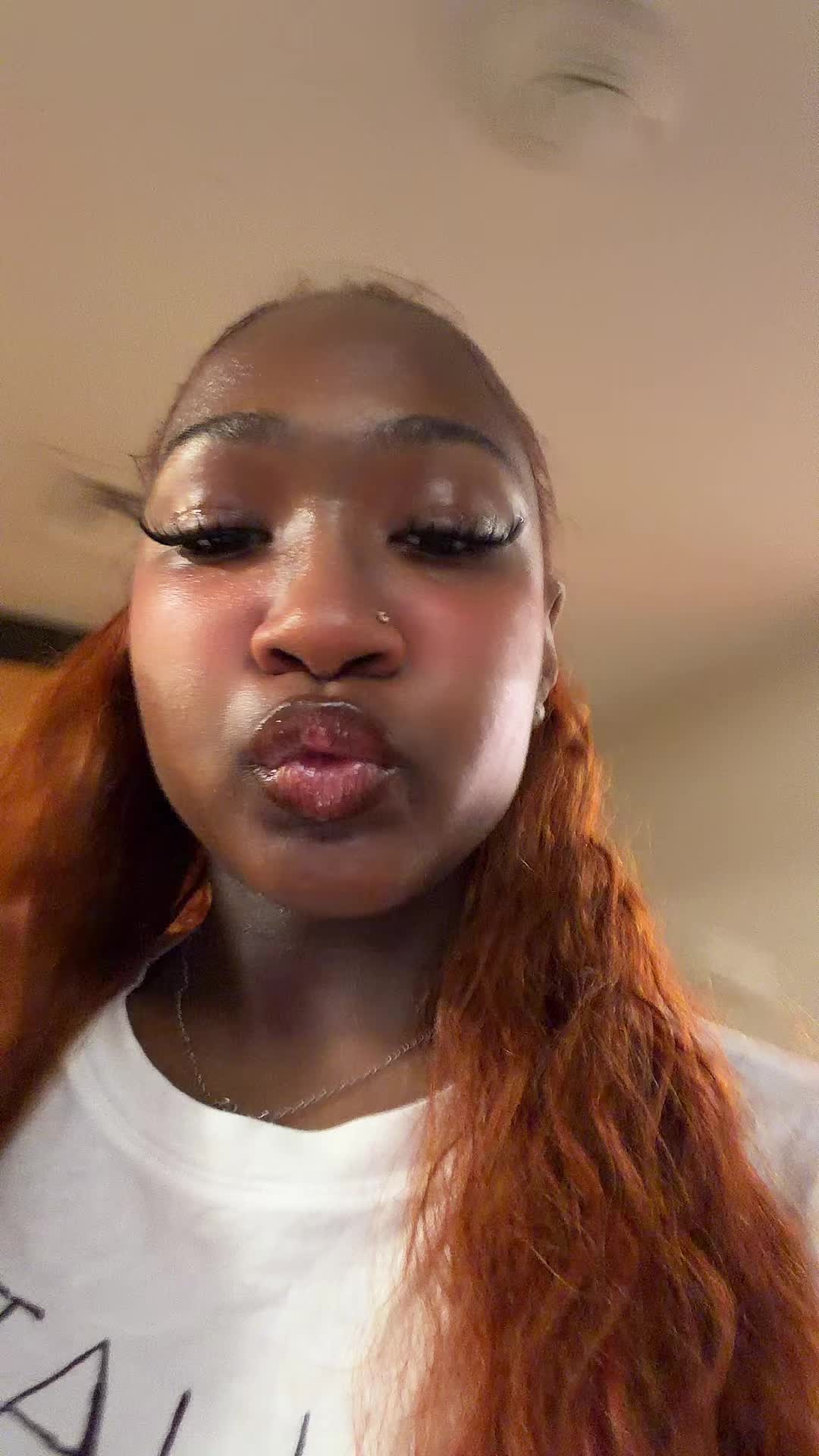 @Queenariiiberryyy🍓