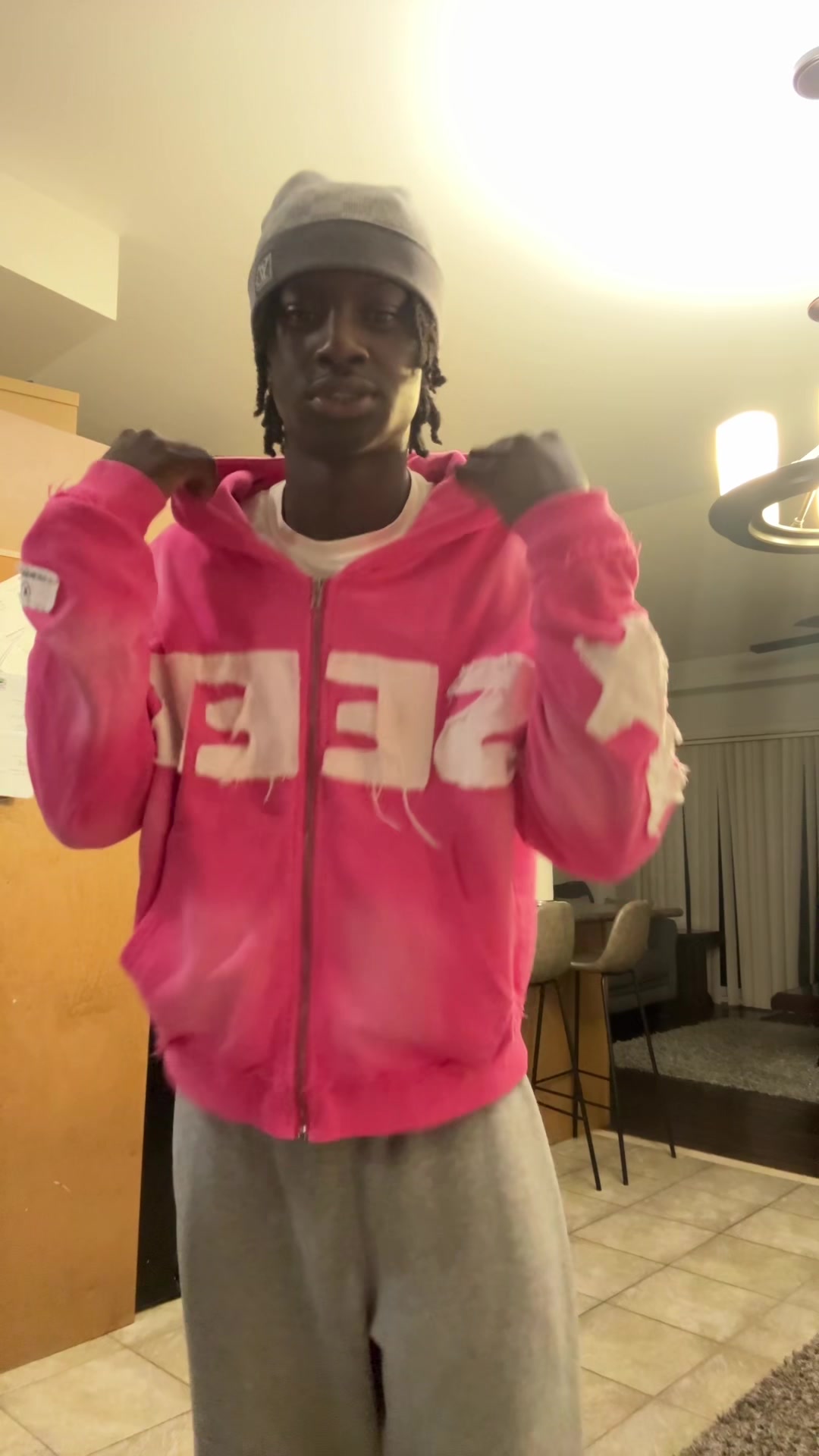 @🙋🏾&zwj;♂️