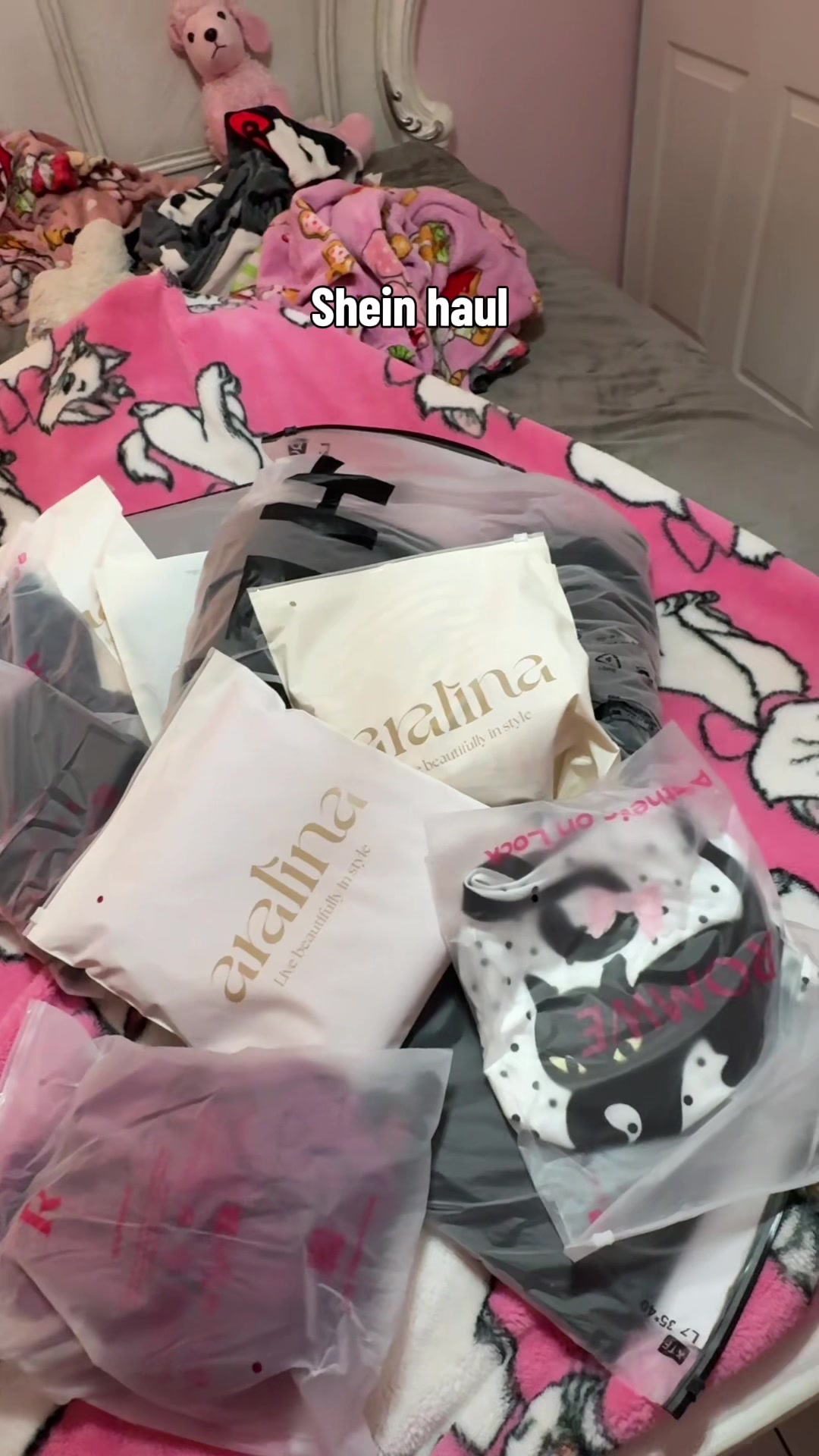 @Neydi ᥫ᭡