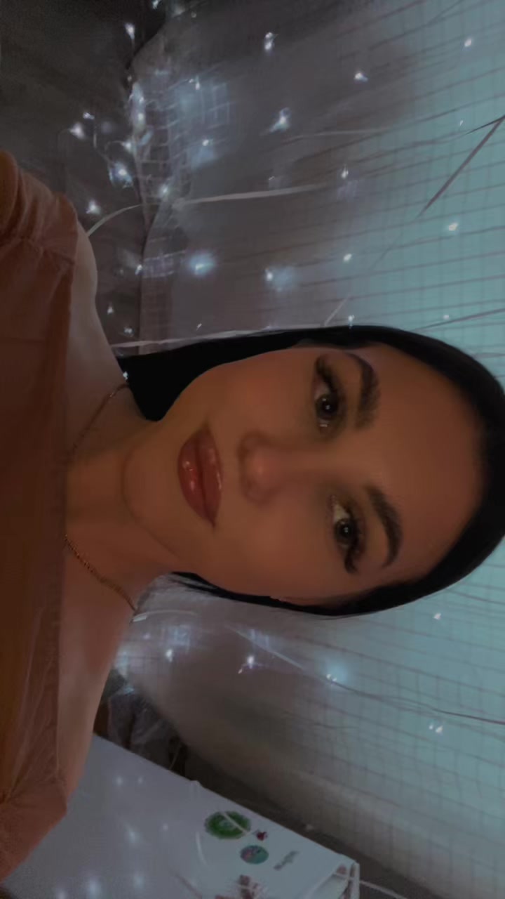 @🫦