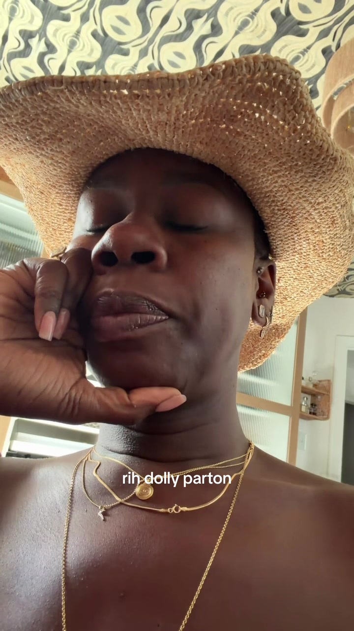 @Tashira | Style + Self-Care