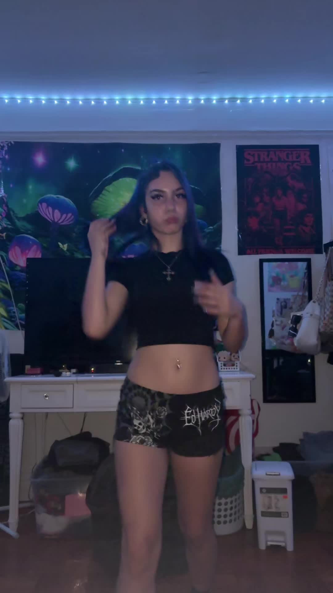 @qh0st1n